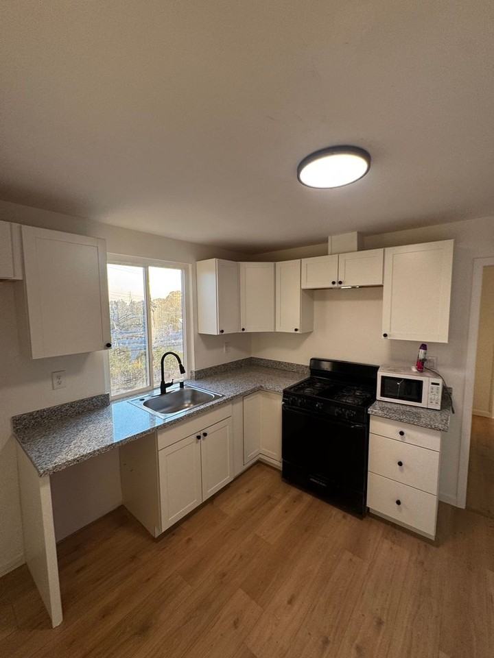 152 Jordan St - Photo 3 of 26