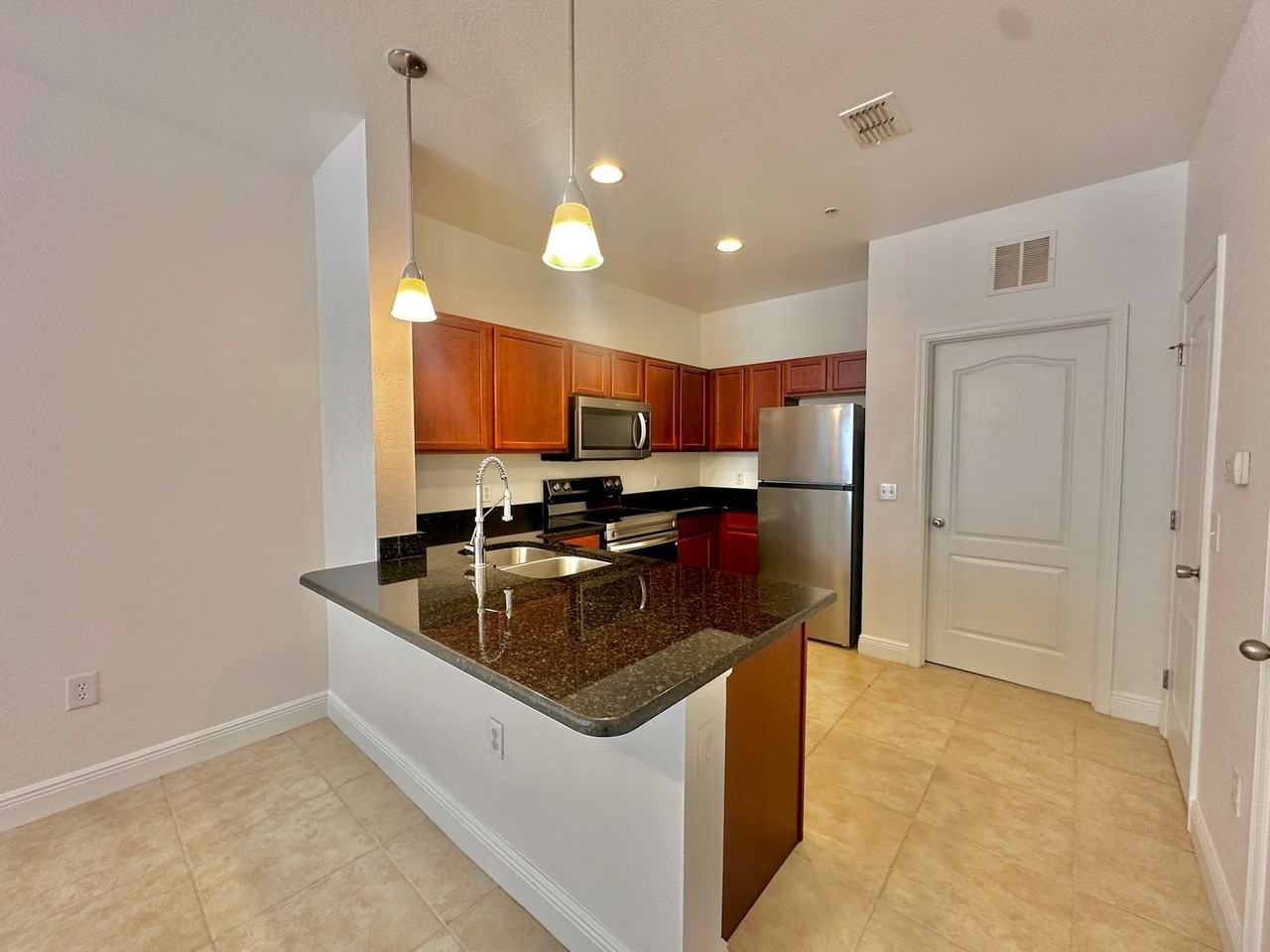 2926 Sw 35th Pl - Photo 4 of 13