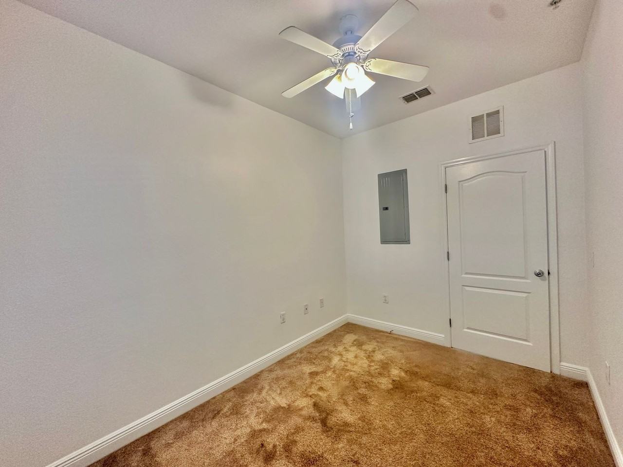 2926 Sw 35th Pl - Photo 7 of 13