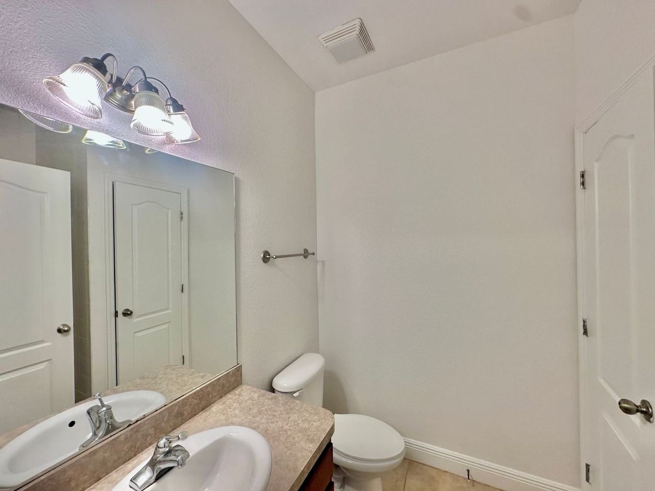 2926 Sw 35th Pl - Photo 7 of 13