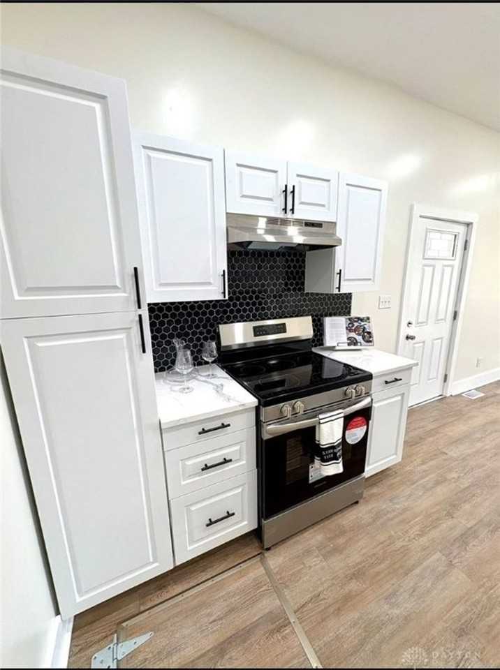 32 Morton Ave - Photo 3 of 17