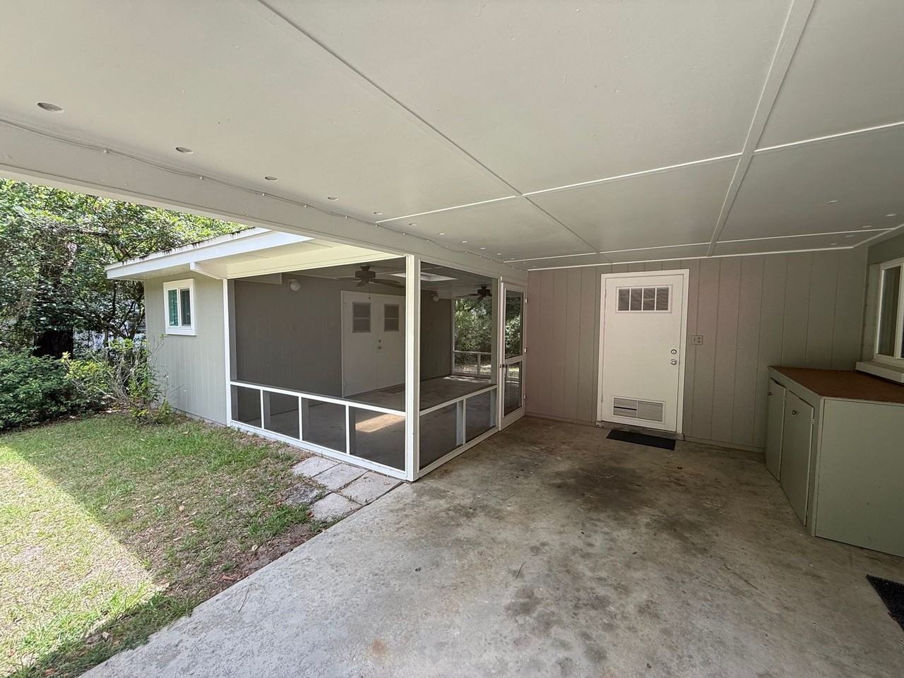 1406 Nw 39th St - Photo 3 of 20