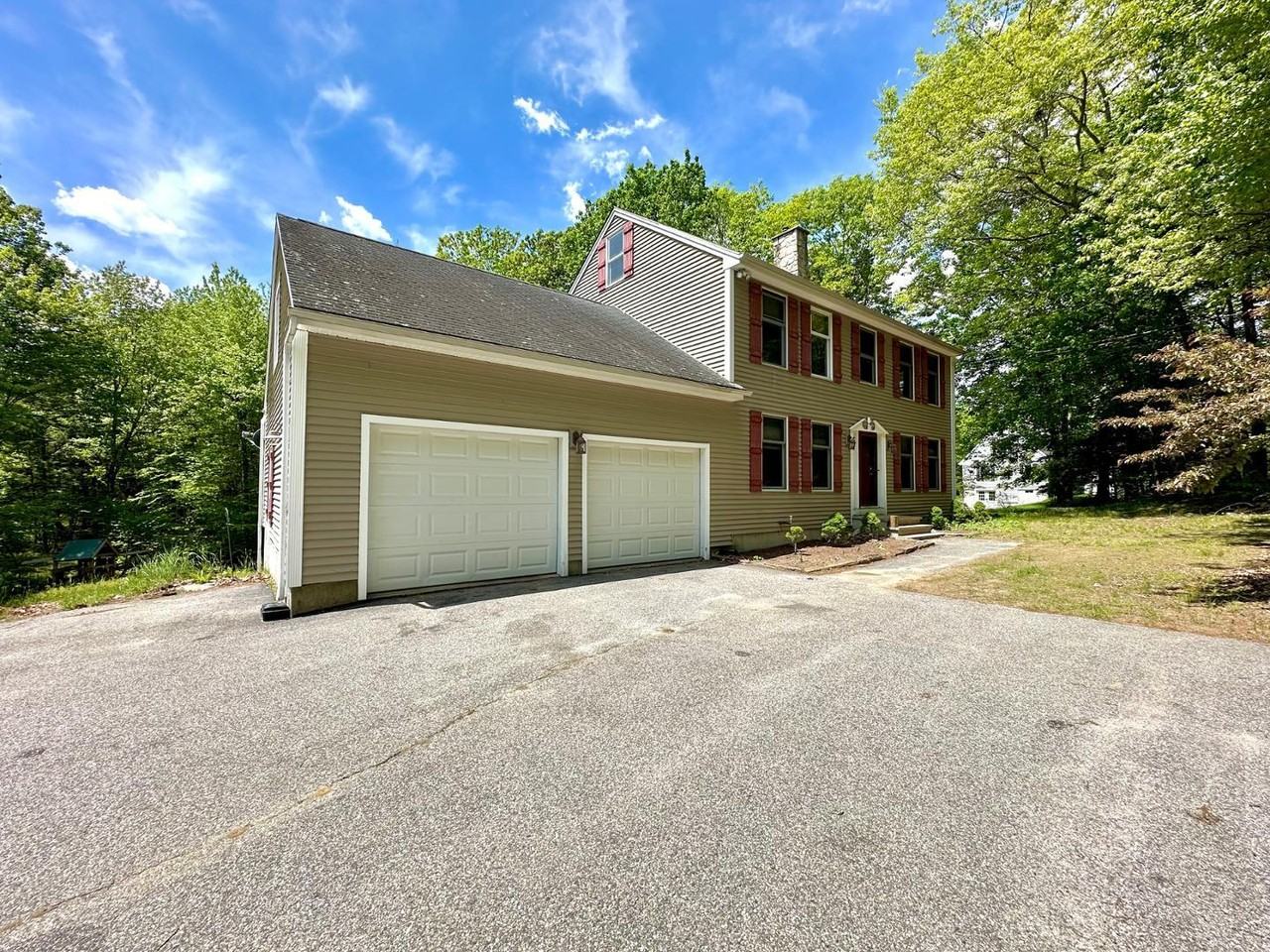 386 Middle Rd - Photo 2 of 12