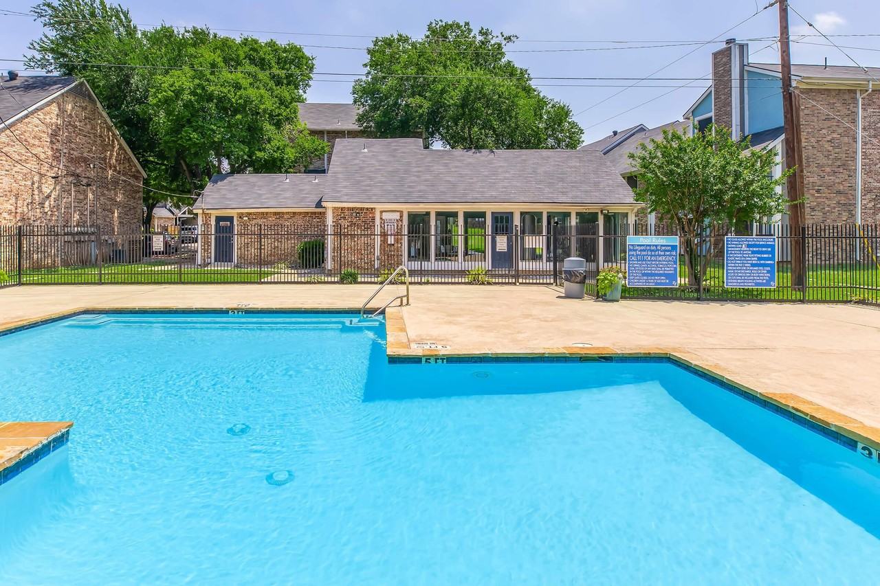 Diamond Loch Apartment Homes - Photo 2 of 52