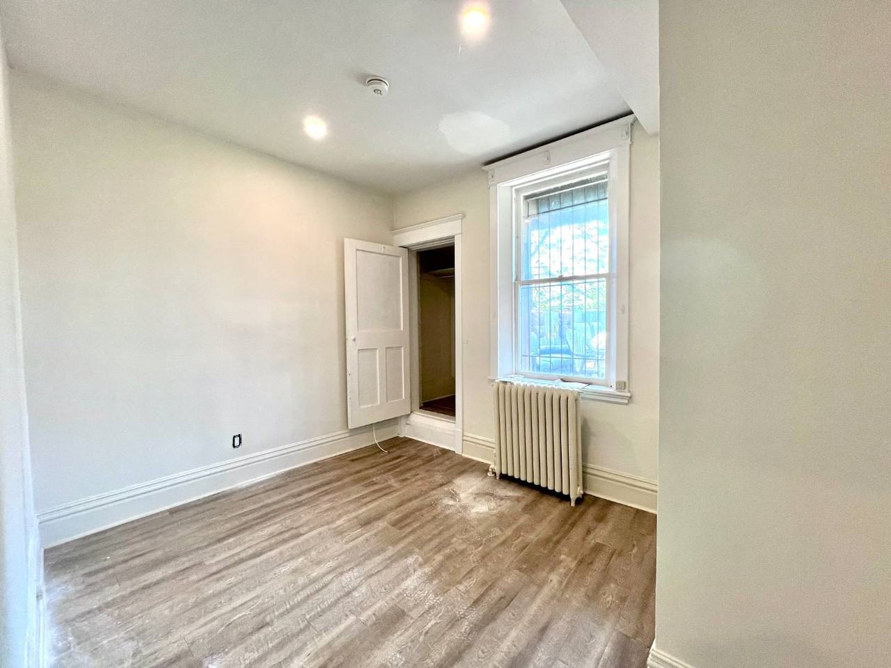 203 James St N #1 - Photo 3 of 9