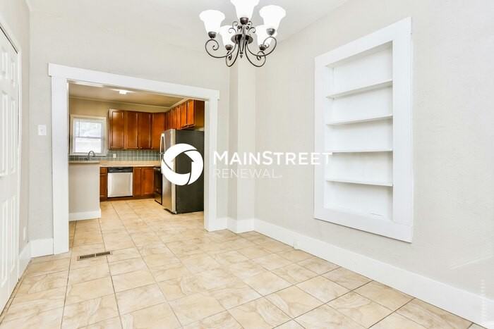 512 N Adams St - Photo 3 of 18