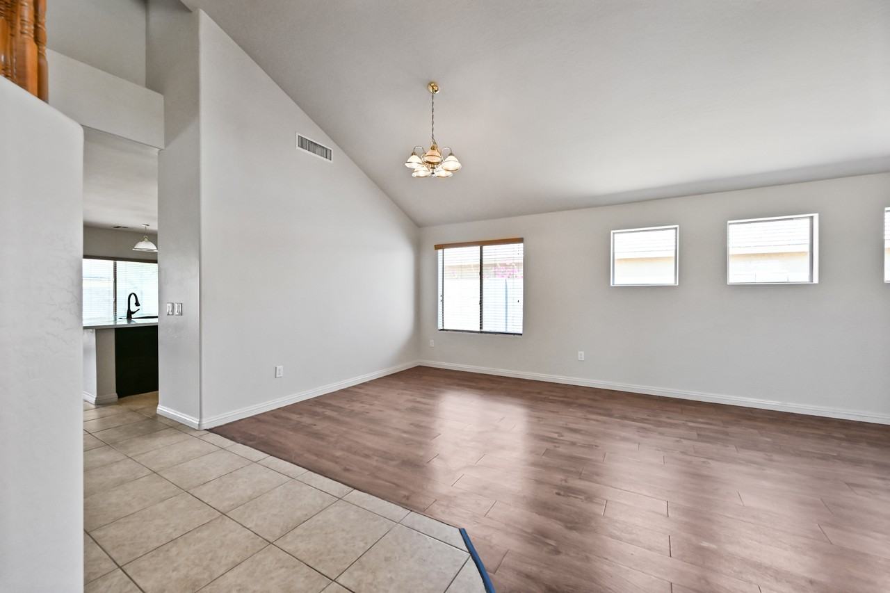 11237 West Davis Lane - Photo 2 of 30