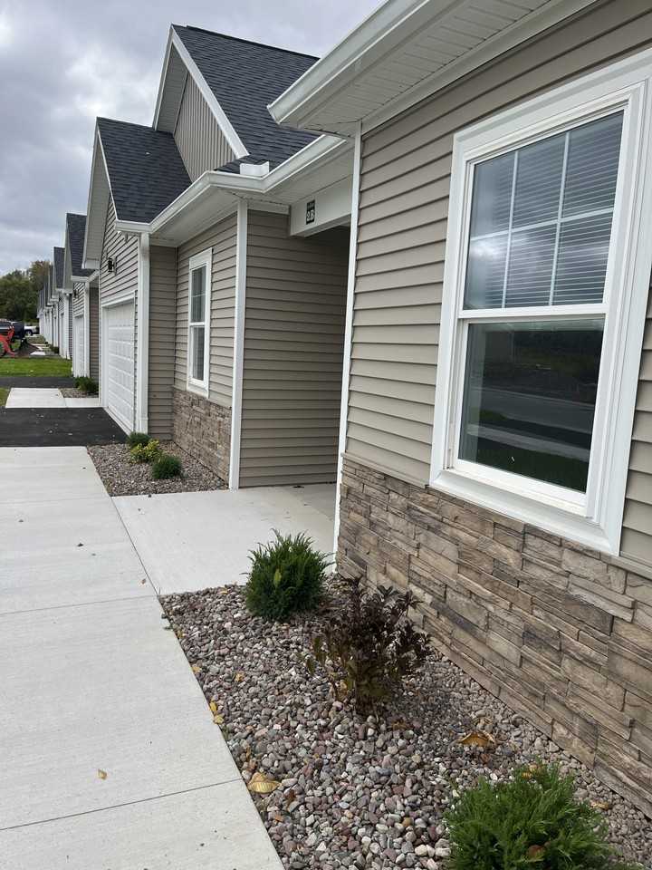 2116 Community Ln #4D - Photo 3 of 10