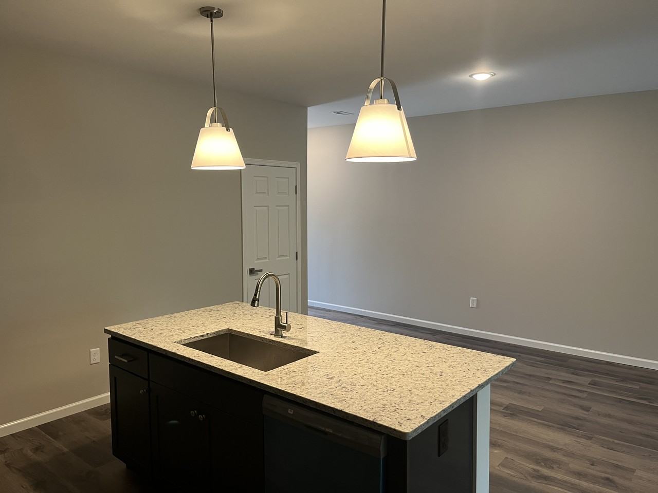 2116 Community Ln #4D - Photo 5 of 10