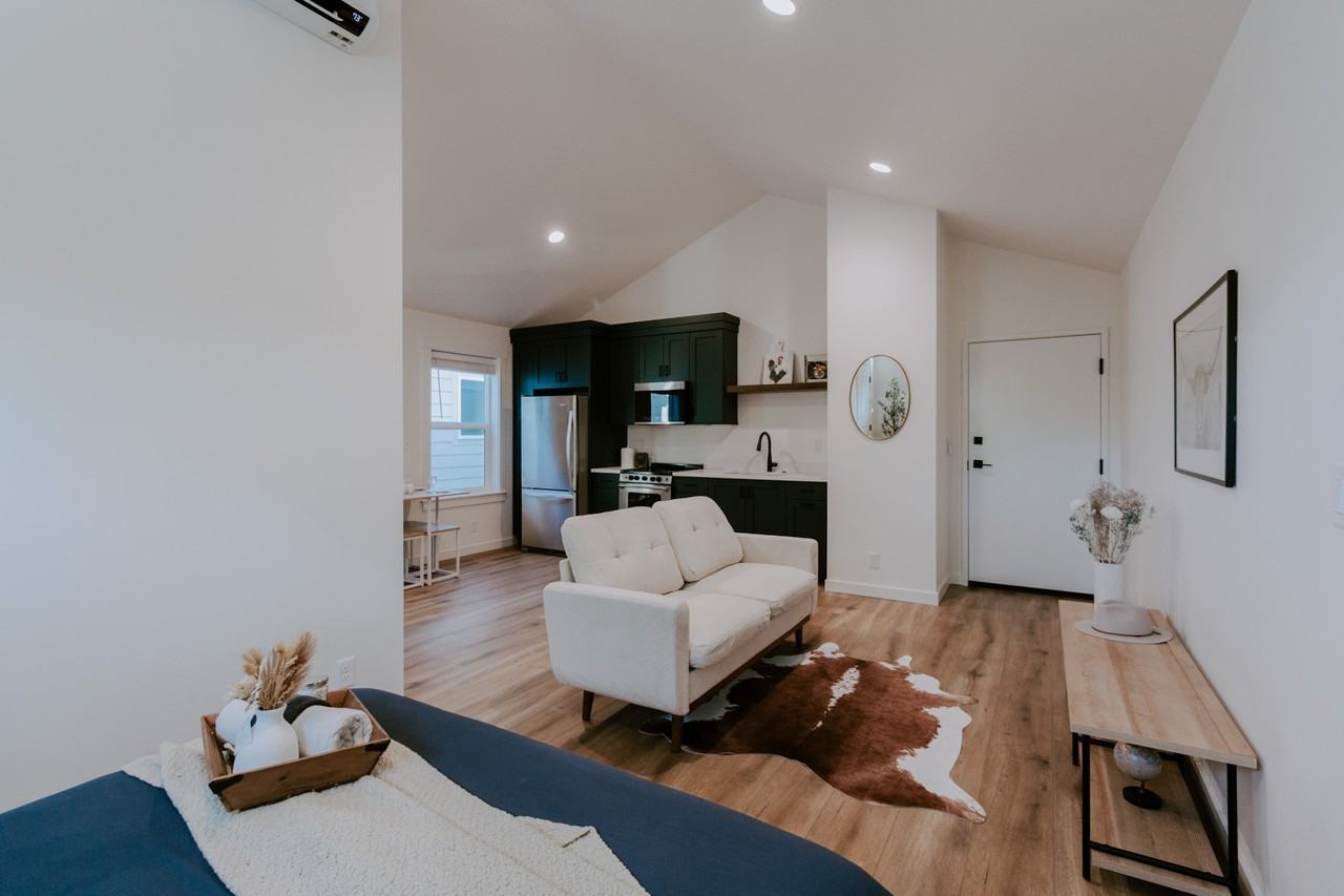 3514 W Anderson St #3514 - Photo 2 of 11