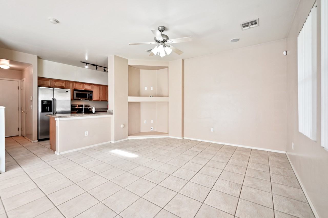 1559 South Larkspur Lane - Photo 2 of 25