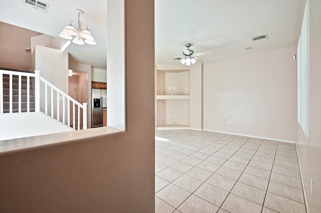 1559 South Larkspur Lane - Photo 3 of 25