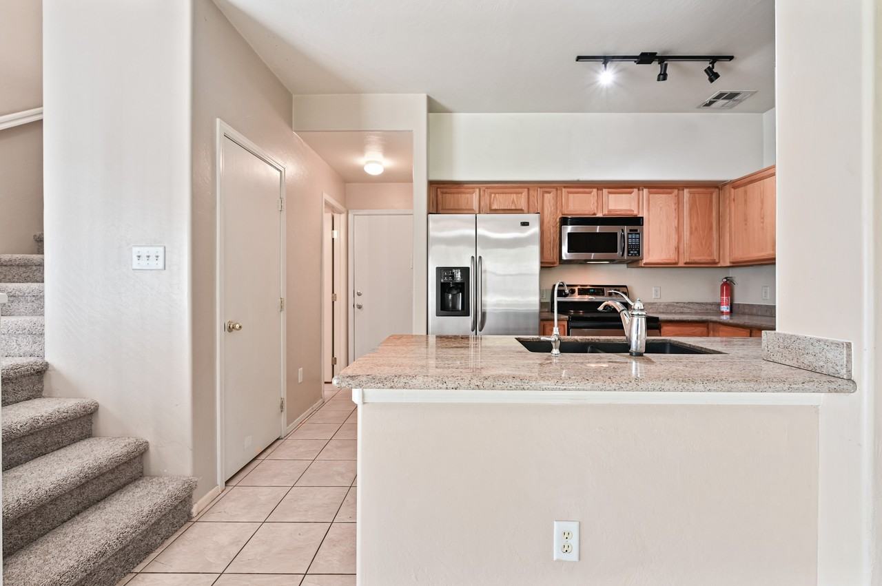 1559 South Larkspur Lane - Photo 6 of 25