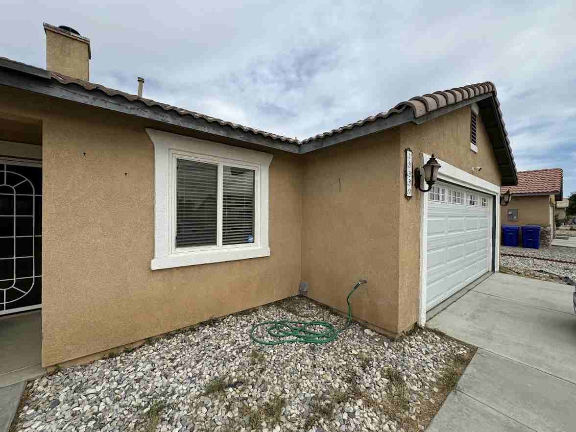 15359 Ross Drive - Photo 2 of 11