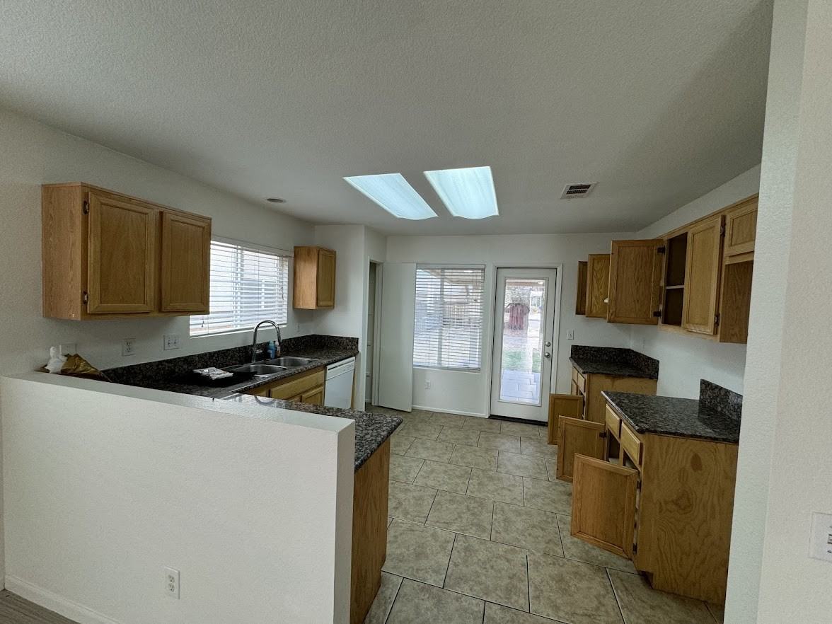 15359 Ross Drive - Photo 3 of 11