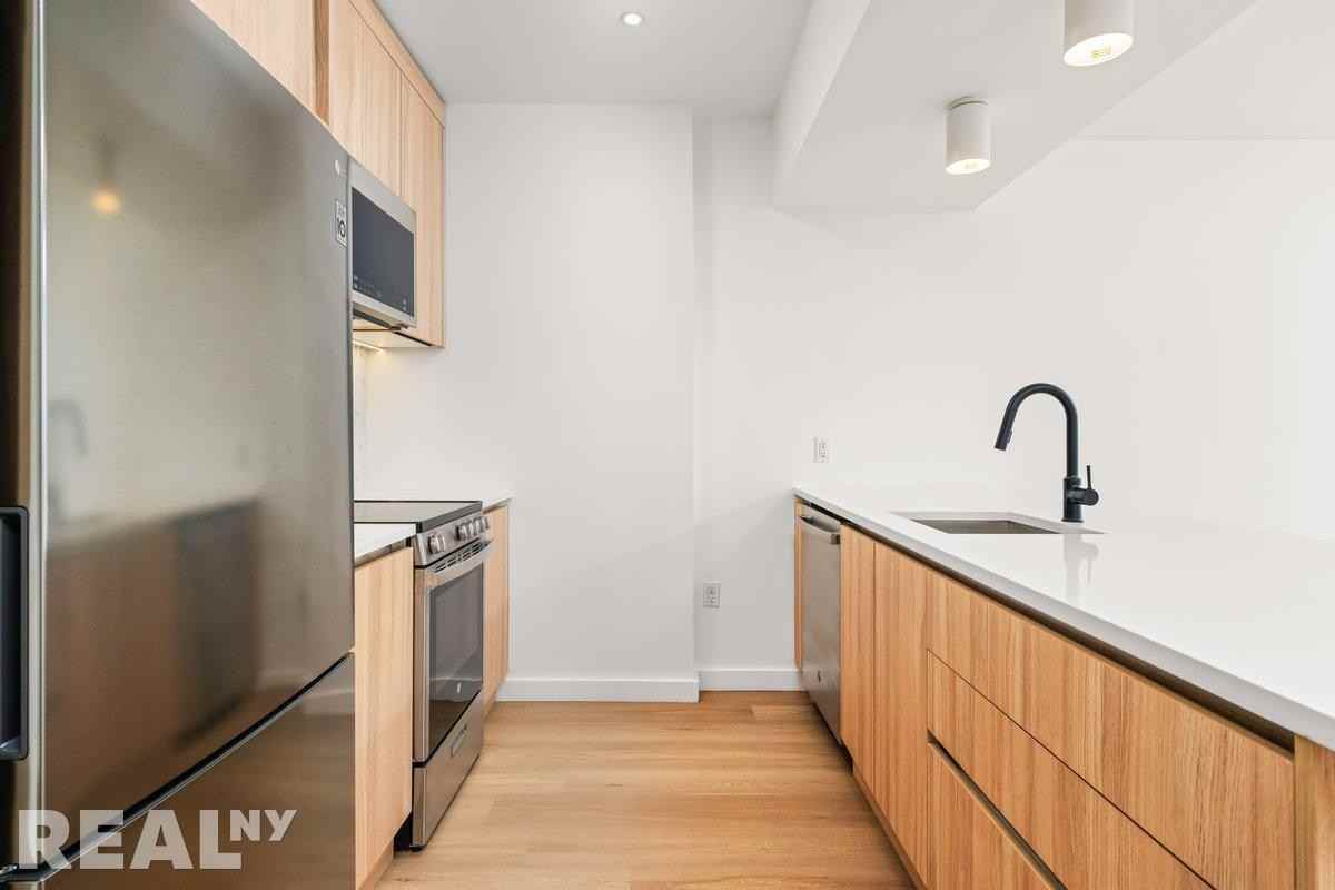 Pacific St #911 - Photo 3 of 8