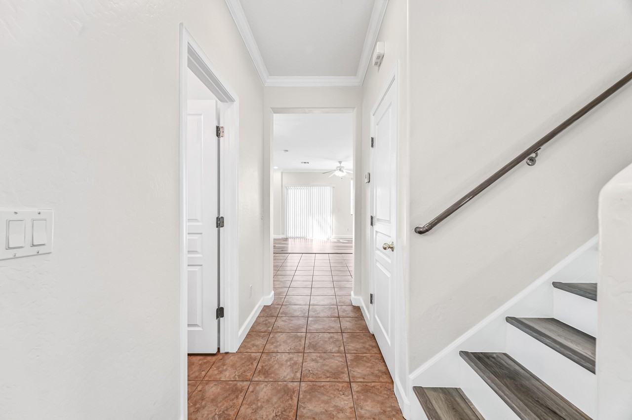 4046 South Tatum Lane - Photo 2 of 37