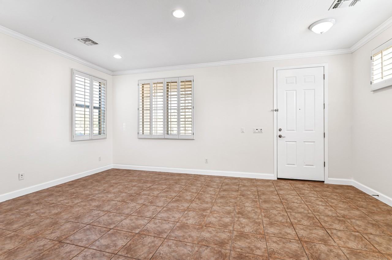 4046 South Tatum Lane - Photo 3 of 37