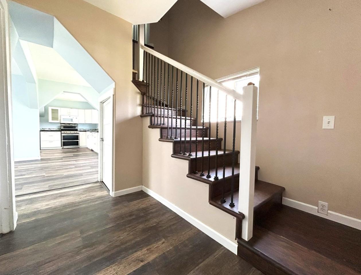 209 Lake St Se - Photo 3 of 20