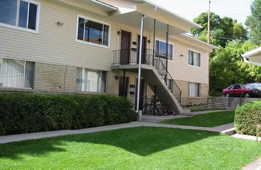 558 Canyon Rd - Photo 7 of 36