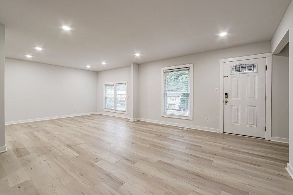 3213 Burntwood Cir - Photo 4 of 16