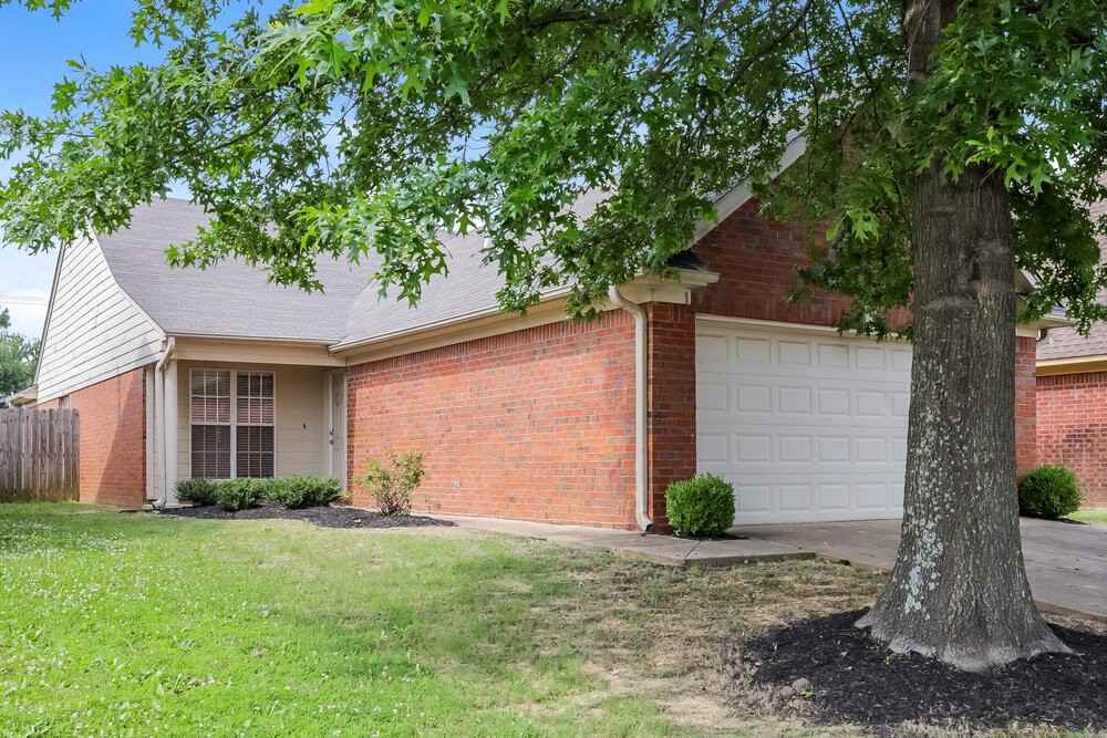 1614 Central Trails Dr - Photo 3 of 16