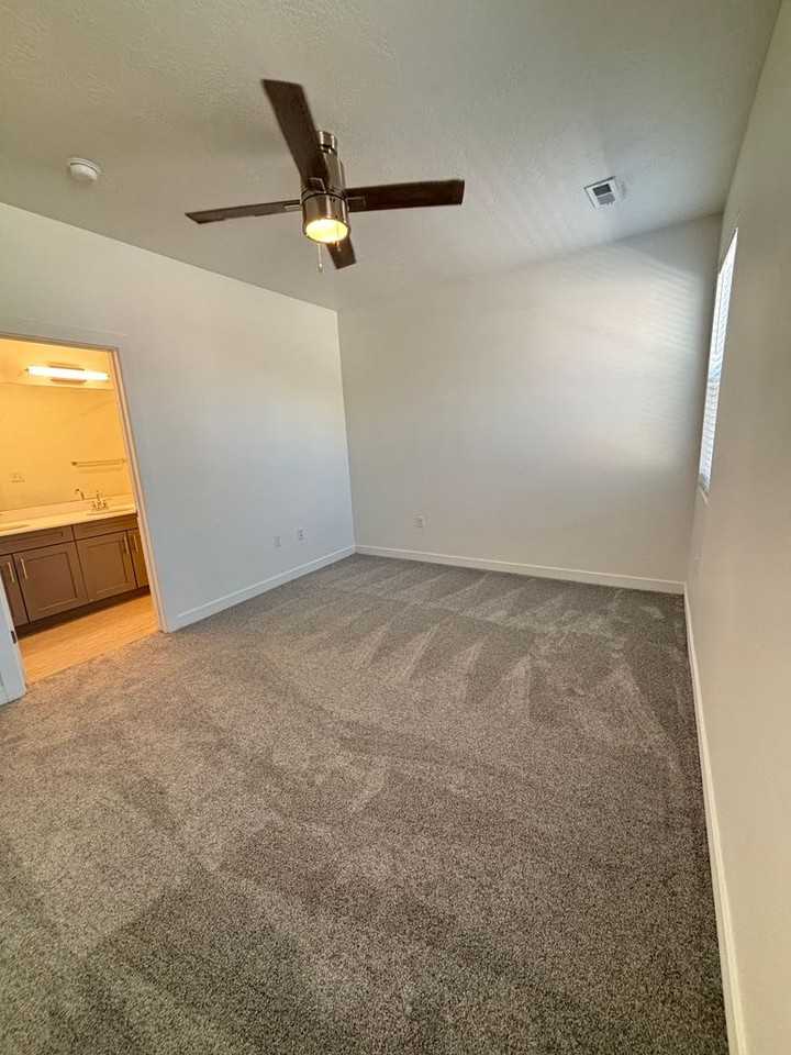 574 E 3880 S - Photo 5 of 27