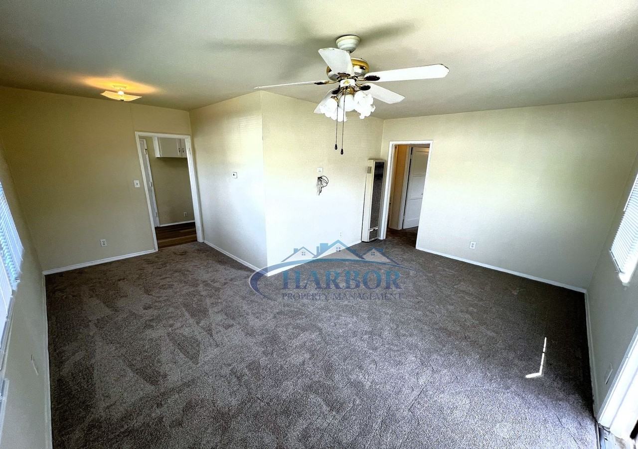 2236 Argonne Ave - Photo 3 of 20