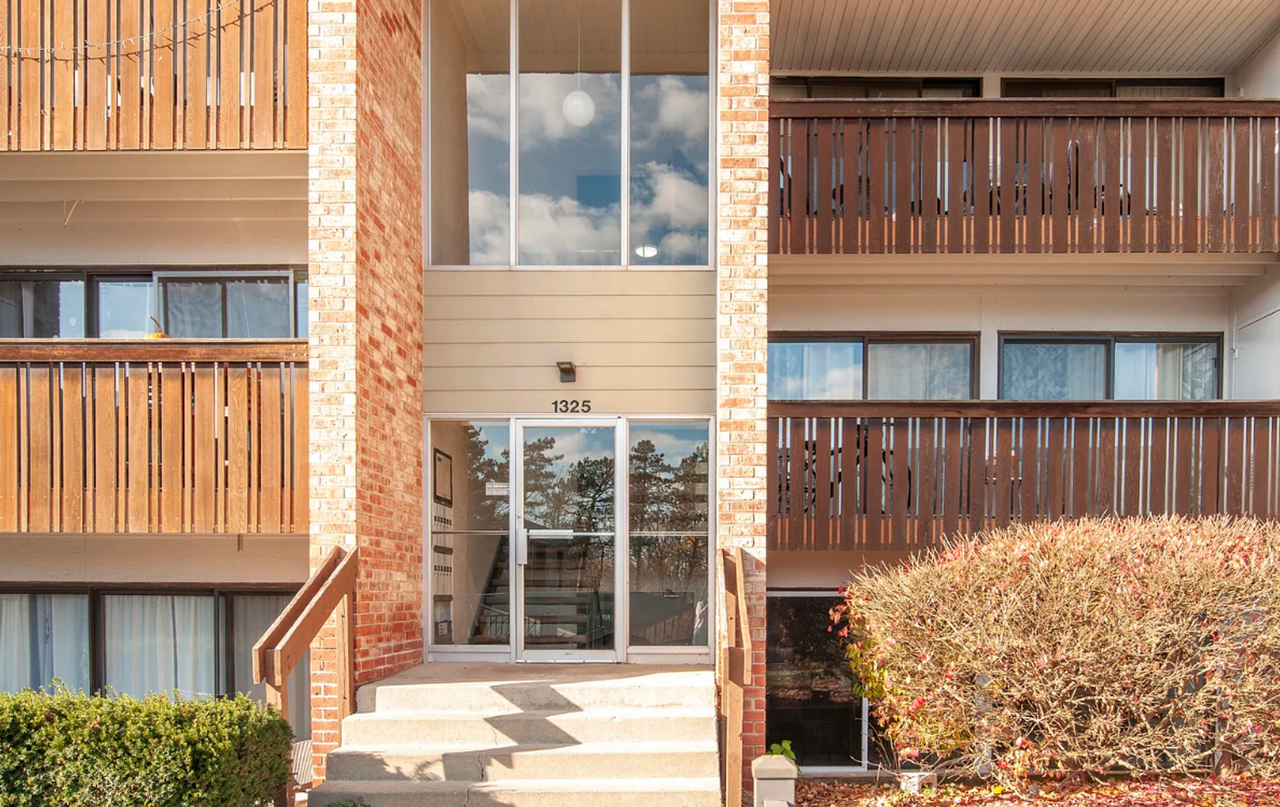 1325 South Maple Road #101 - Photo 3 of 28