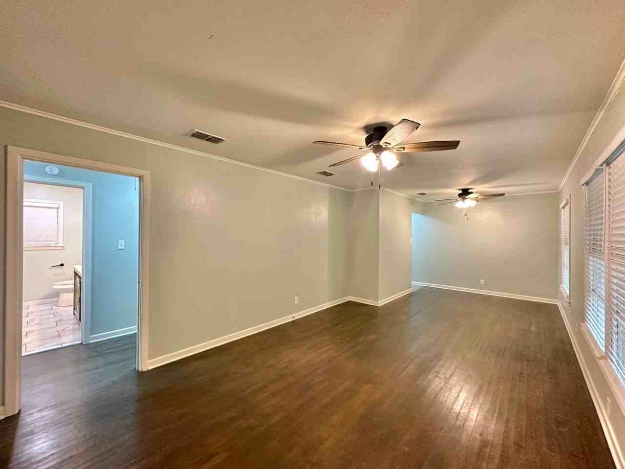 1121 Elizabeth Dr - Photo 3 of 20