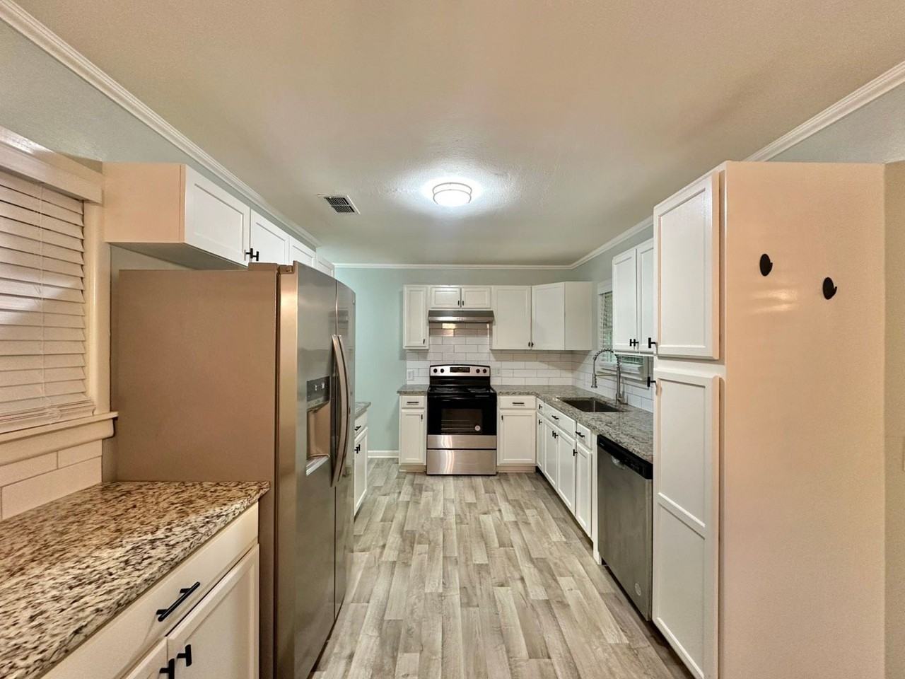 1121 Elizabeth Dr - Photo 5 of 20