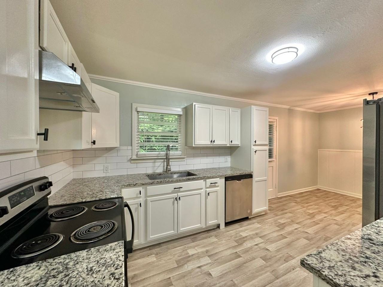 1121 Elizabeth Dr - Photo 6 of 20