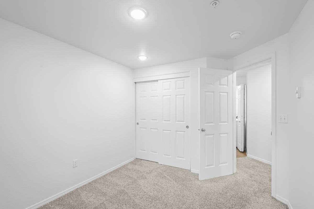 5502 Northeast Hidden Creek Drive - Photo 4 of 24