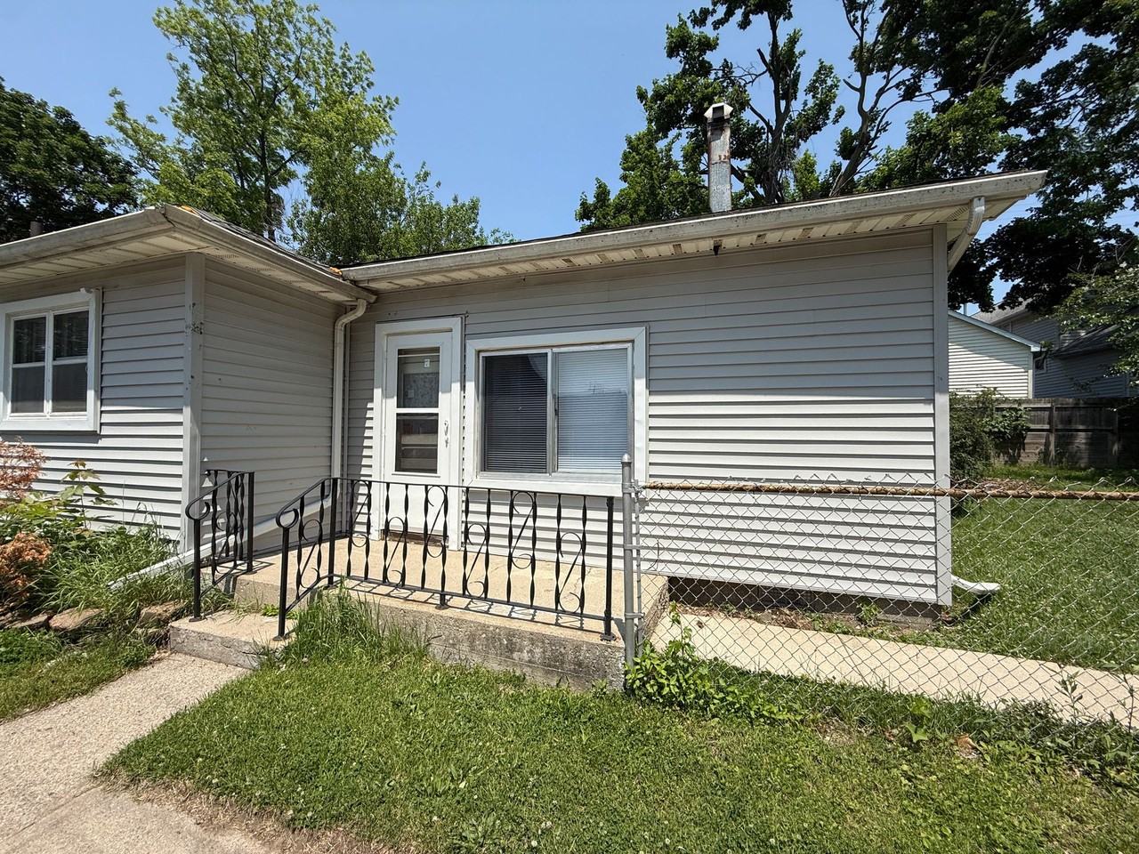 529 Steward Ave - Photo 2 of 9
