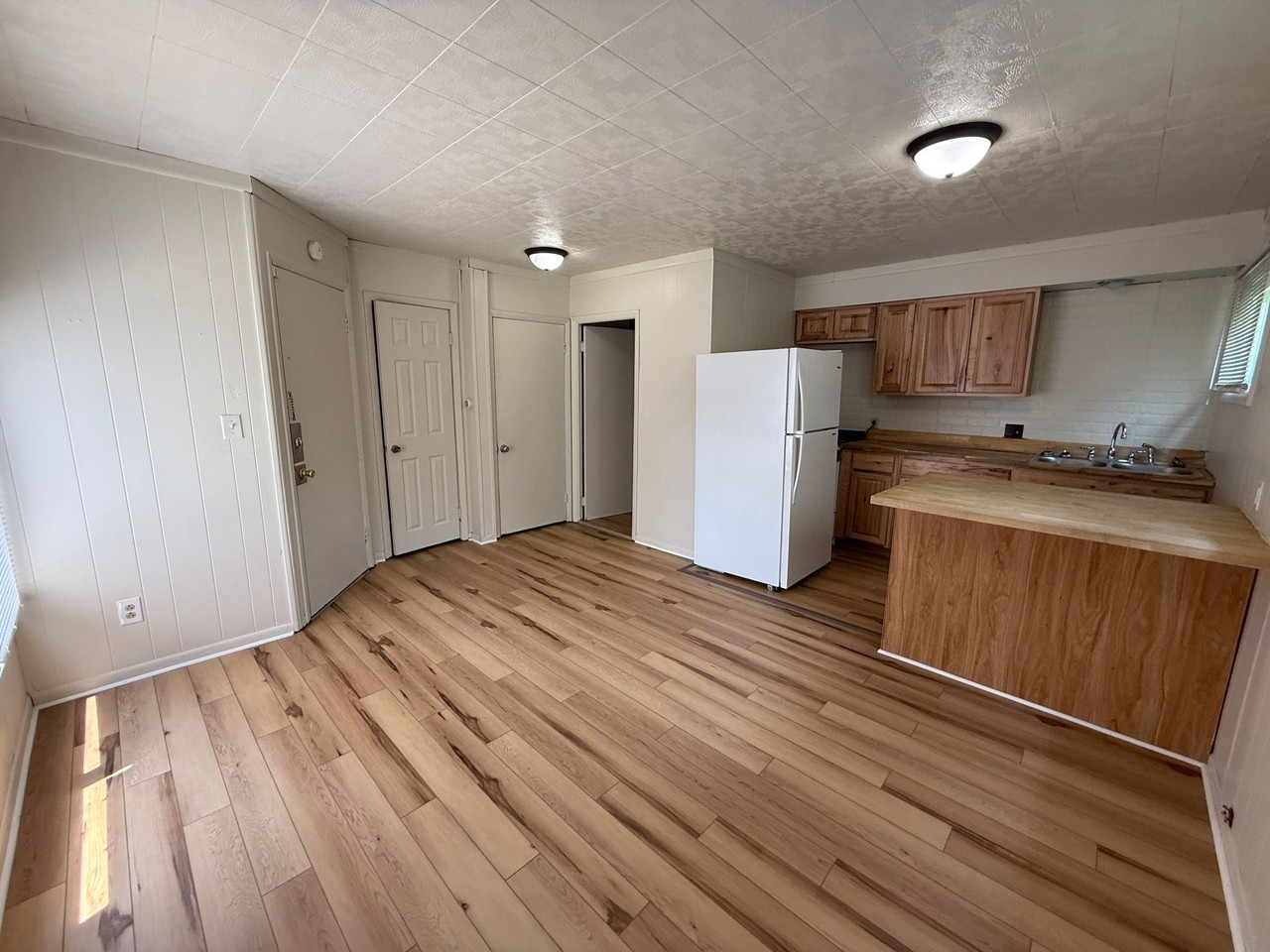 529 Steward Ave - Photo 5 of 9