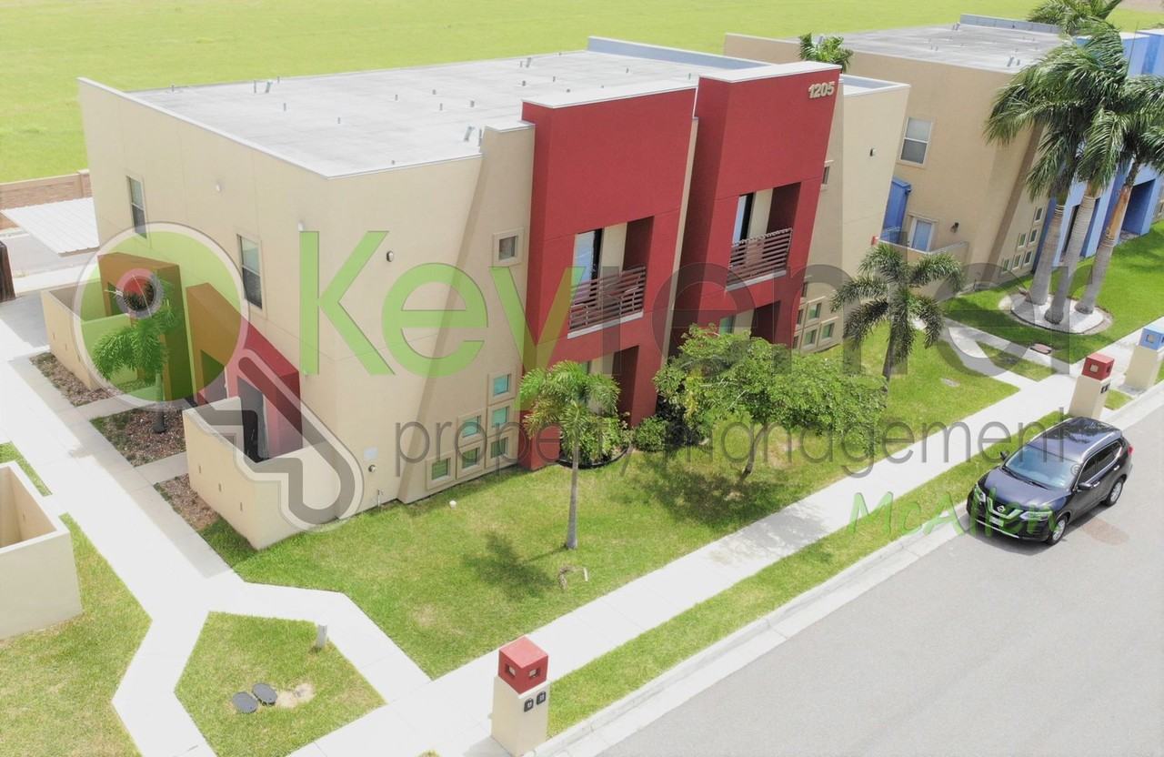 1205 E Daffodil #B - Photo 3 of 33