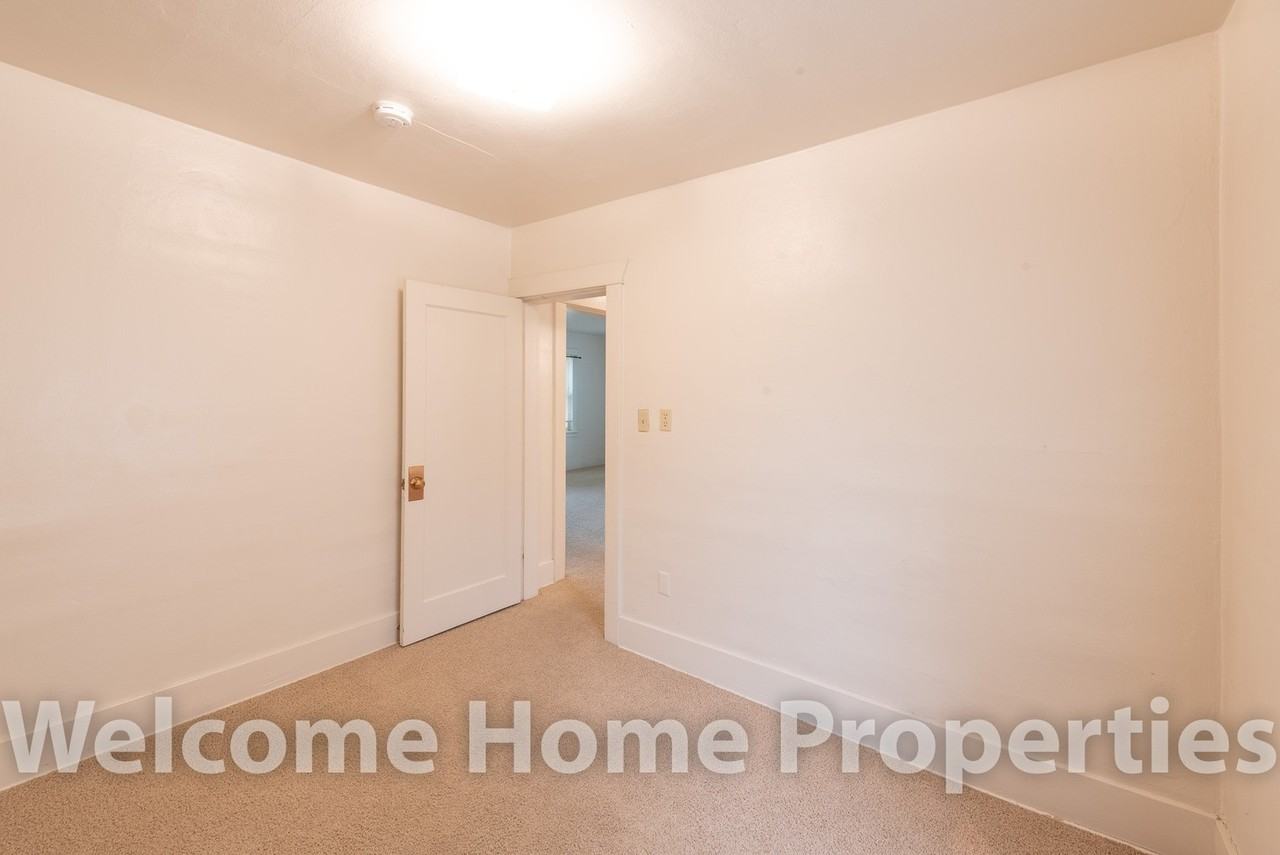 128 Se 2nd St - Photo 7 of 15