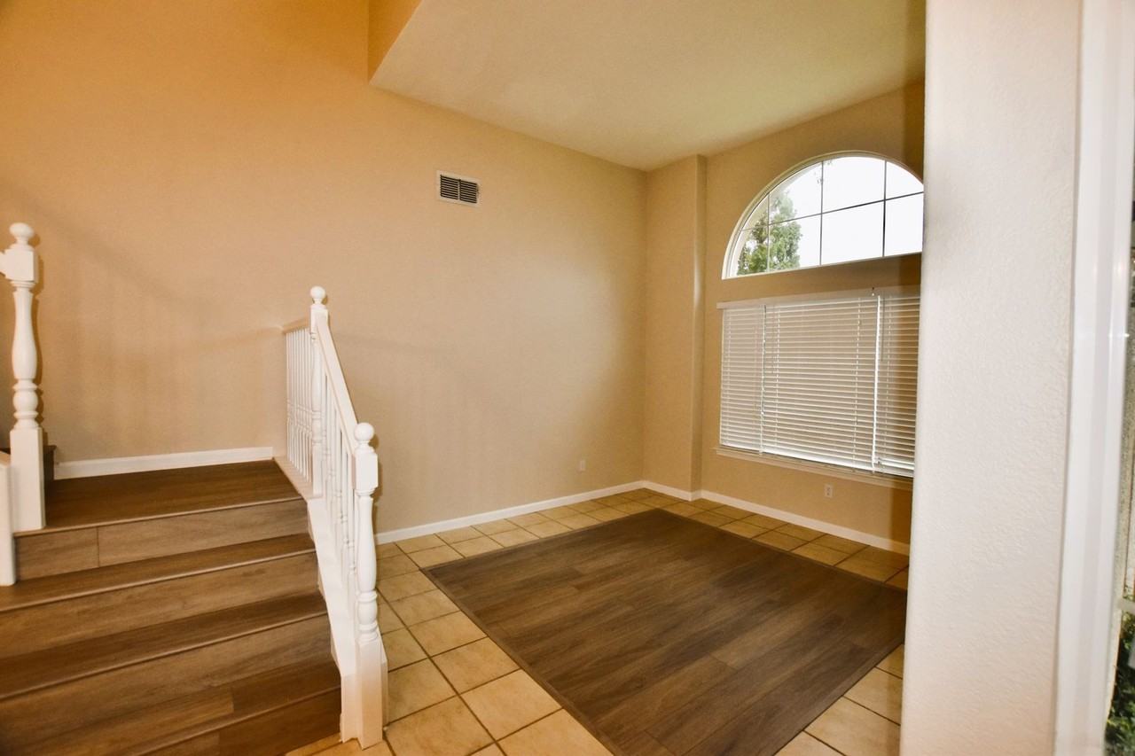 2625 Yorkshire Dr - Photo 2 of 18