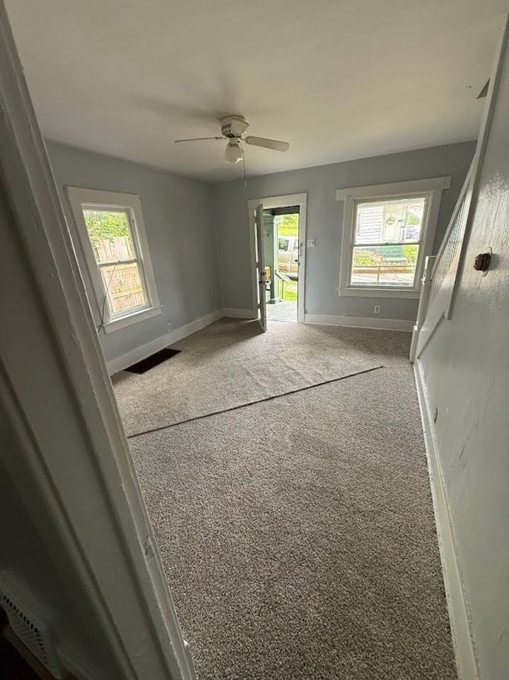 343 Russell St - Photo 2 of 6