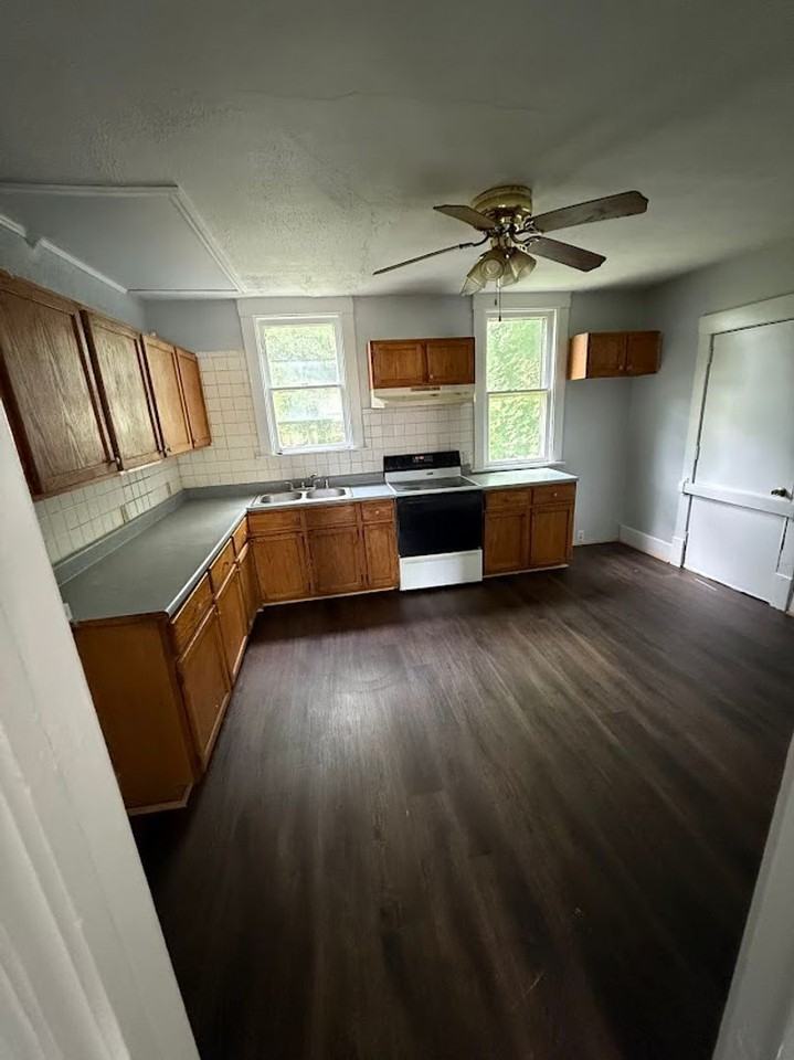 343 Russell St - Photo 3 of 6