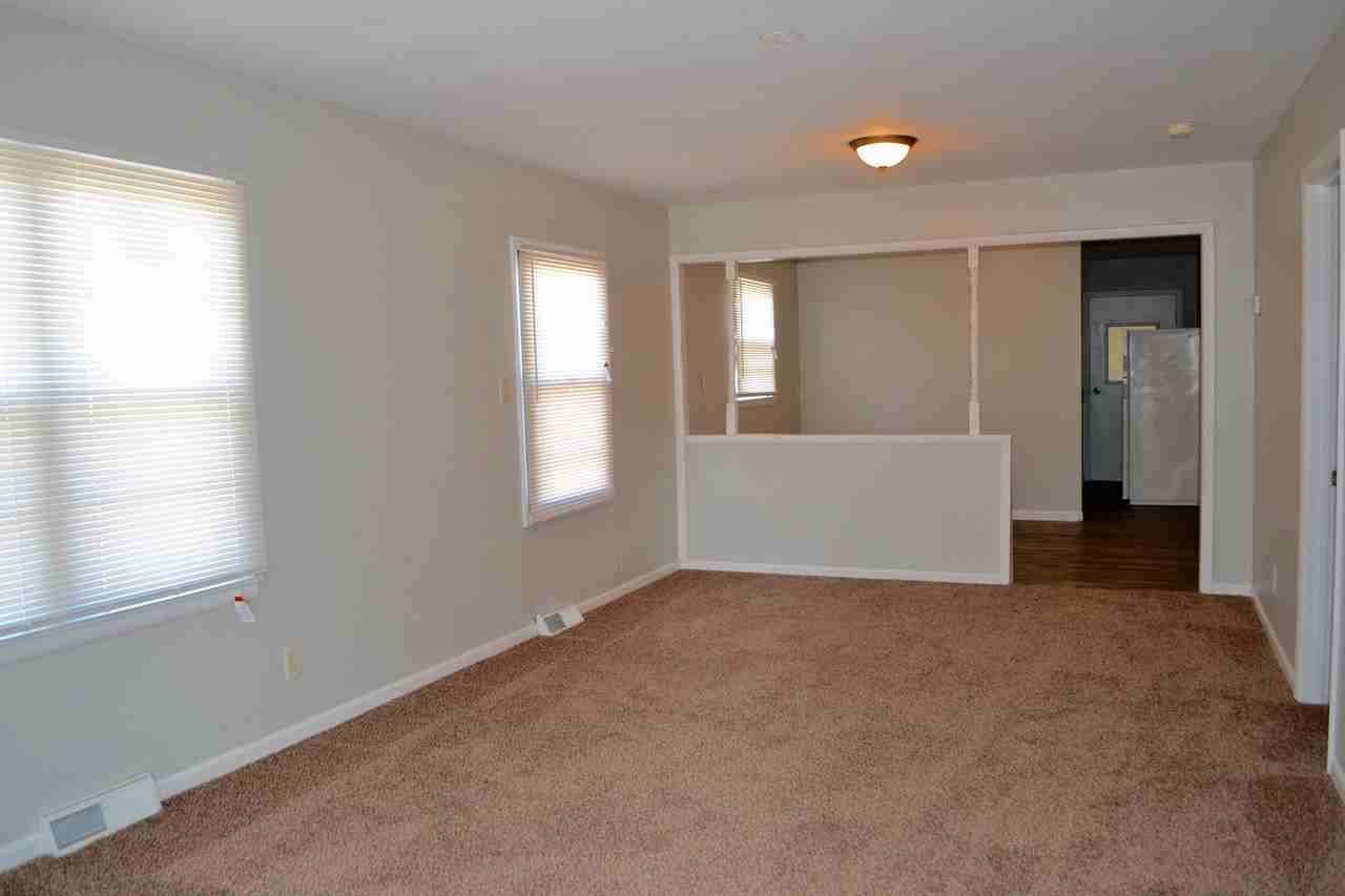 2546 N Salina Ave - Photo 2 of 10