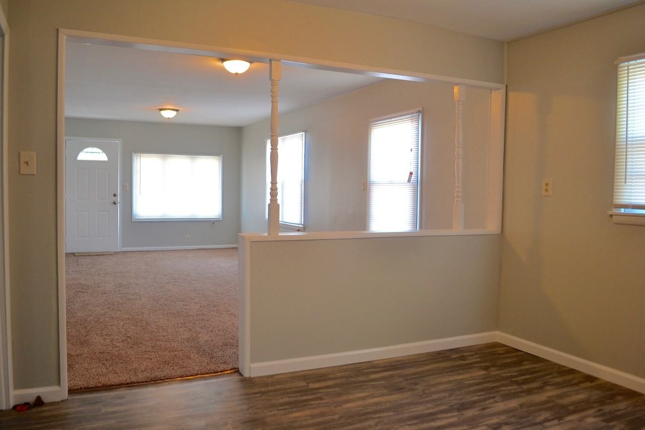 2546 N Salina Ave - Photo 3 of 10