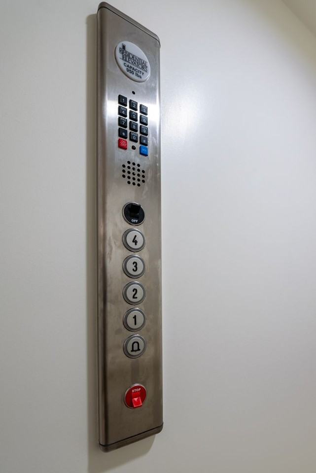 1516 N Beverly Glen Blvd - Photo 2 of 5