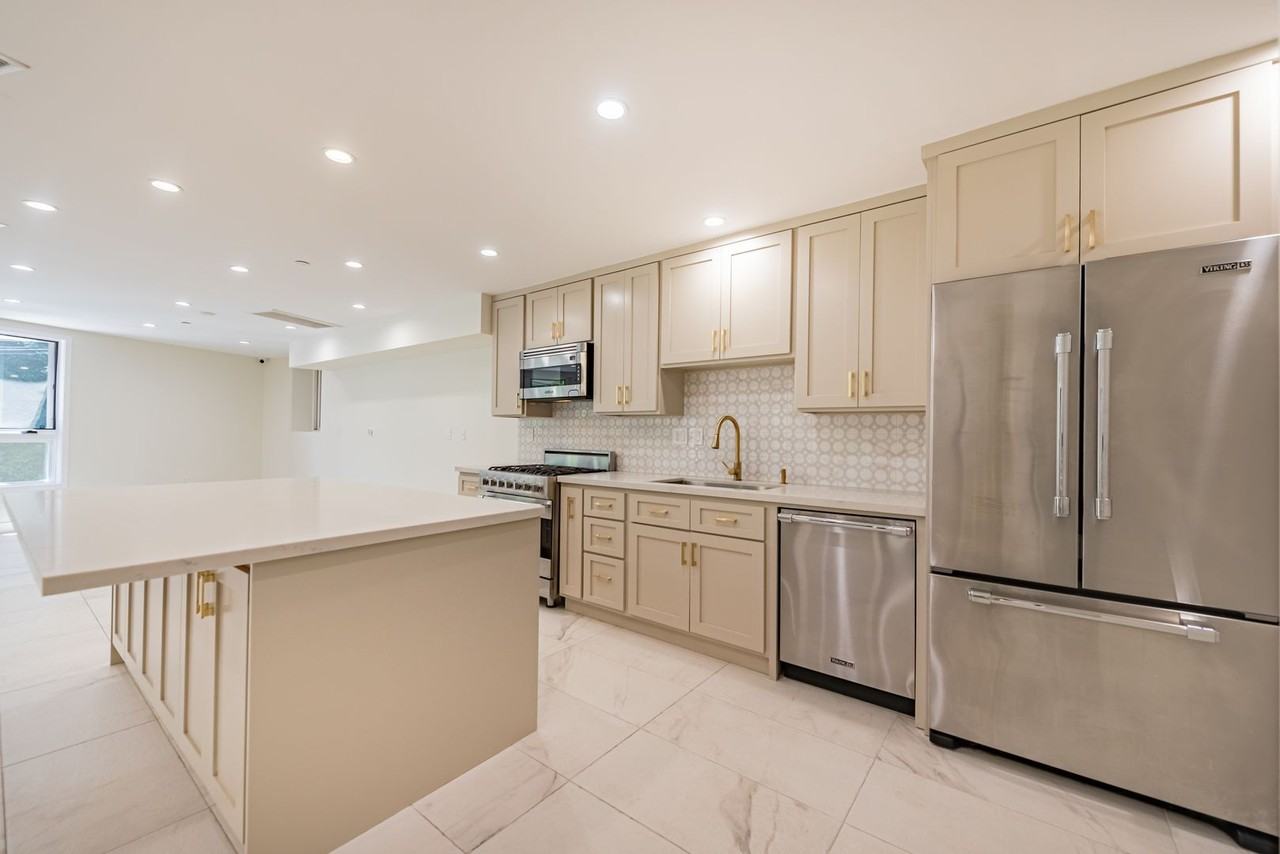 1516 N Beverly Glen Blvd - Photo 5 of 5