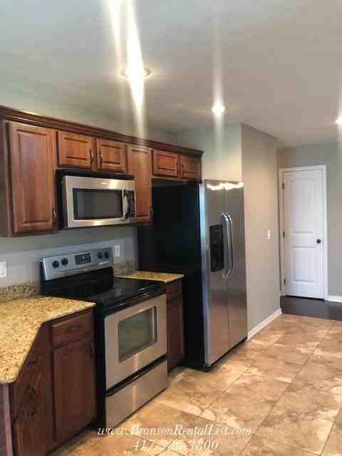 370 Southwoods Way - Photo 7 of 37