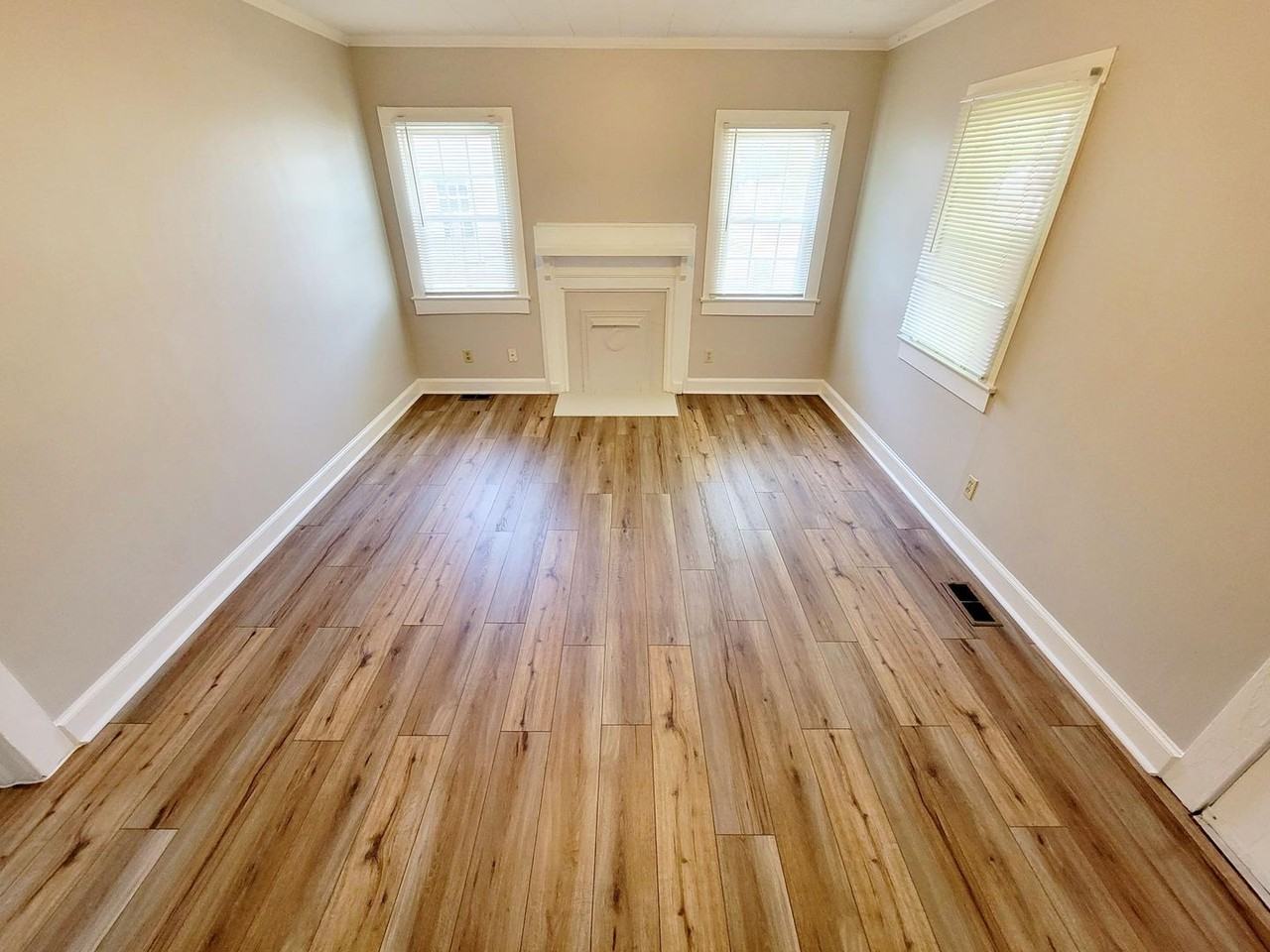 1209 Queen Ann St - Photo 3 of 10