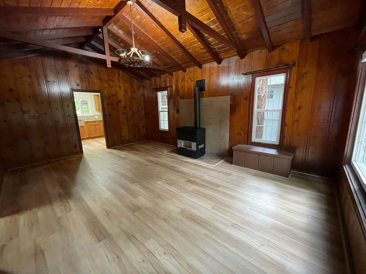 17388 Riverside Dr - Photo 2 of 18