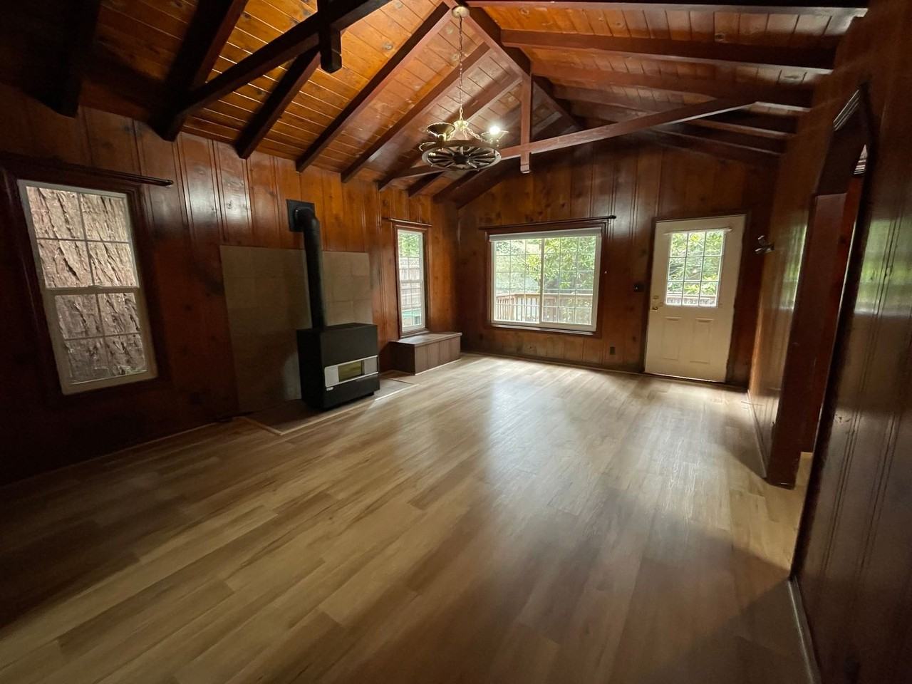 17388 Riverside Dr - Photo 3 of 18