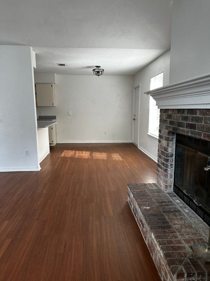 2954 Sw 40th Ave - Photo 2 of 7