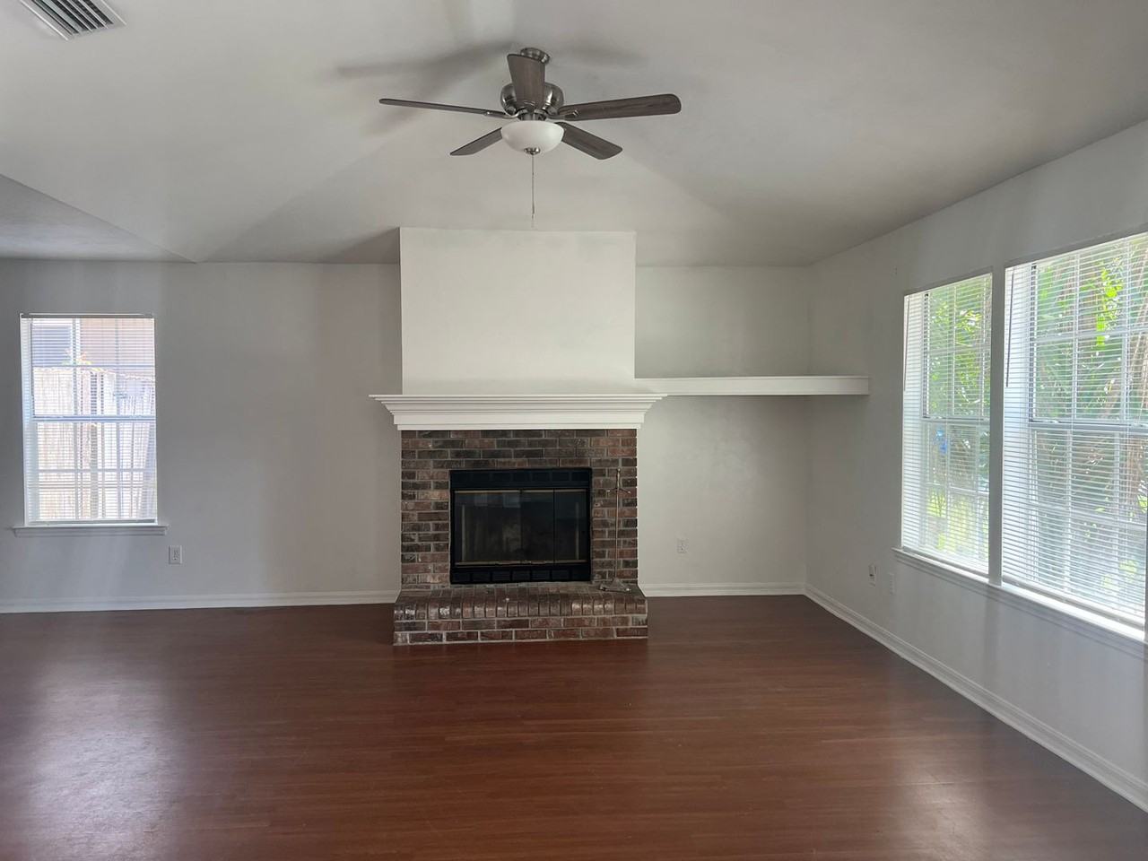 2954 Sw 40th Ave - Photo 3 of 7